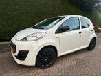 Peugeot 107 1.0 12V 5DR 2013 Wit Airco/CP/Rijd Super/NWE Apk, Voorwielaandrijving, Stof, Zwart, 4 stoelen