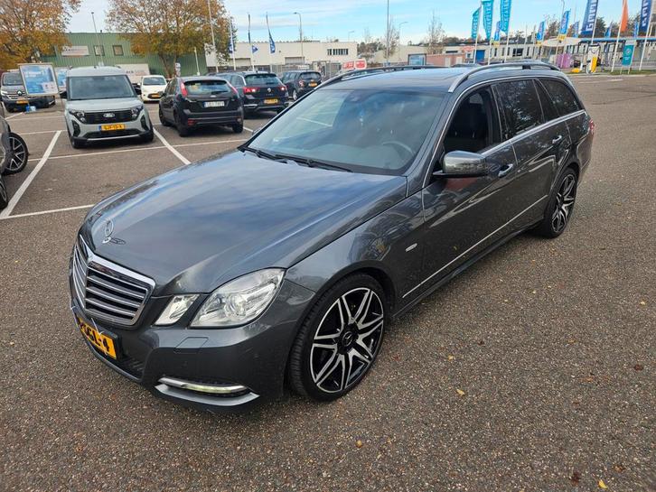 Gereserveerd, Auto's, Mercedes-Benz, Bedrijf, E-Klasse, Benzine, B, Stationwagon, Automaat, Origineel Nederlands, Zilver of Grijs