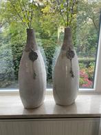2 witte keramieke vazen - 60 cm hoog, Ophalen, 50 tot 75 cm, Wit, Aardewerk of Porselein