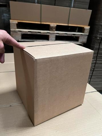 Dozen - Stevig Karton 25x25x25cm dubbelgolf beschikbaar voor biedingen