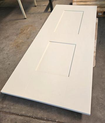 nieuwe paneeldeur met beslag beschikbaar voor biedingen