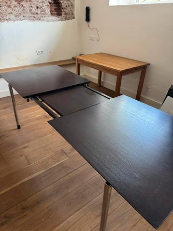 Mooie uitklapbare eettafel beschikbaar voor biedingen