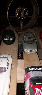 Jaguar S-type modelauto 1:18 met DuPont helm spaarpot, Hobby en Vrije tijd, Modelauto's | 1:18, Ophalen of Verzenden, Zo goed als nieuw
