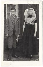 Foto - Klederdracht Zuid-Beveland - Jongen en Meisje - Kind, Gebruikt, Foto, Ophalen of Verzenden, Voor 1940