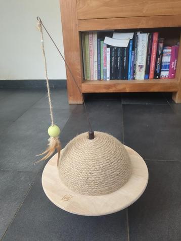 DESIGNED BY LOTTE Kattenkrabmobiel met Speelveertjes NIEUW! beschikbaar voor biedingen