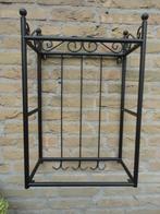 Mooi brocante zwart metalen rek met 3 etages van glas, Huis en Inrichting, Woonaccessoires | Etagères, Ophalen, Zo goed als nieuw
