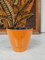 Retro oranje bloempot met bruine binnenkant., Ophalen of Verzenden, Huis en Inrichting
