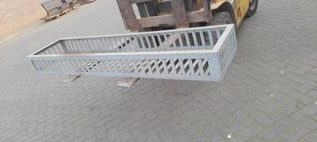 Opbergbak bak beschikbaar voor biedingen