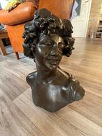 Gipsen buste van J. Lambeaux, Ophalen