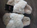 Fluffy slippers van hunkemoller, Kleding | Dames, Schoenen, Slippers, Beige, Nieuw, Ophalen of Verzenden
