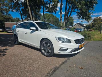 Volvo V60 D6 215pk Plug-in Hybrid 2015 Wit beschikbaar voor biedingen