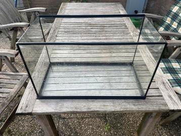 Aquarium 60l beschikbaar voor biedingen