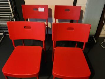 4 rode stapelbare Ikea stoelen