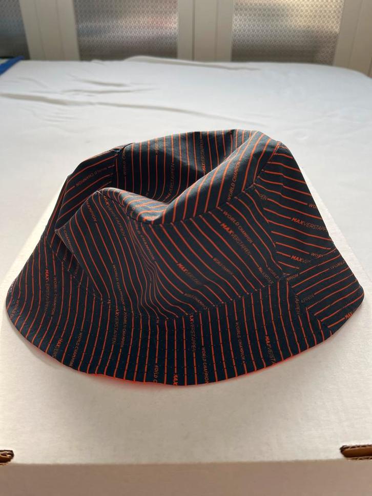 Max Verstappen Vissershoedje - reversible, Kleding | Heren, Hoeden en Petten, Zo goed als nieuw, Hoed, One size fits all, Ophalen of Verzenden