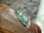 Vanadium Smaragd op Kwarts - Mintkleurig, Verzamelen, Mineralen en Fossielen, Ophalen of Verzenden, Mineraal