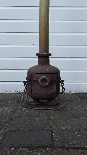 Unieke Minion Tuinhaard met Schoorsteen beschikbaar voor biedingen