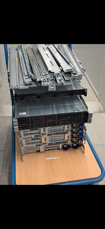 Diverse gebruikte servers met een hoop memory en cpu beschikbaar voor biedingen