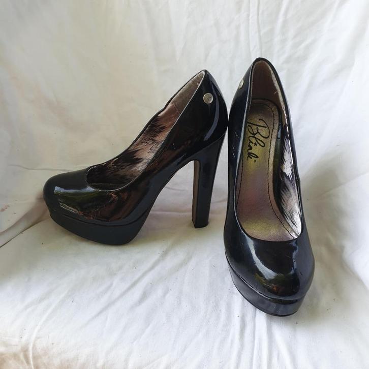 Zwarte glanzende pumps. Mt 37. Merk Blink, Kleding | Dames, Schoenen, Zo goed als nieuw, Pumps, Zwart, Ophalen of Verzenden