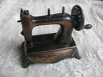 Vintage Puntenslijper - Miniatuur Naaimachine 6 x 6.5 x 4 cm, Antiek en Kunst, Verzenden