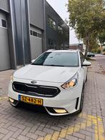 Kia Niro 1.6 GDi Hybrid 141pk Dct6 2018 Wit, Auto's, Kia, 74 €/maand, Leder en Stof, Origineel Nederlands, Dealer onderhouden