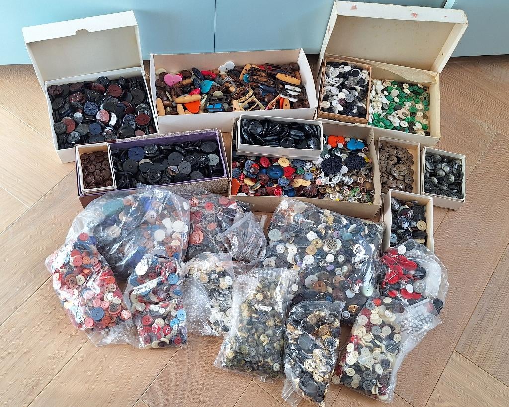 Partij vintage kunststof knopen, Ophalen, Zo goed als nieuw, Knoop of Knopen