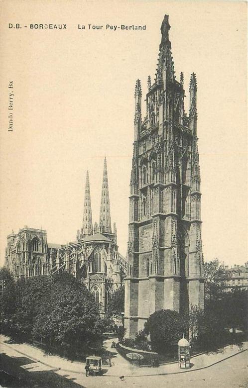 (381-156-021) Bordeaux La Tour Pey-Berland, Verzamelen, Ansichtkaarten | Buitenland, Frankrijk, Verzenden