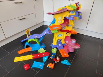 Vtech Toet Toet Stuntbaan + 3 Auto's beschikbaar voor biedingen