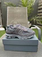 New Balance 2002r Protection Pack “Phantom” 45,5, New Balance, Zwart, Nieuw, Ophalen of Verzenden