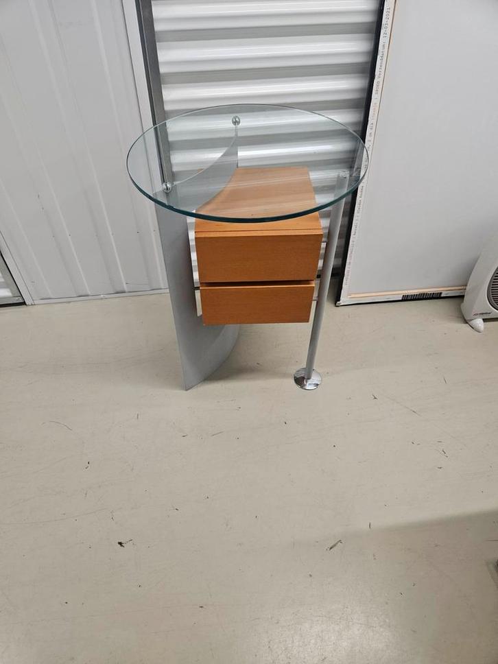 Modern design Bijzettafel met Glas en Houten  merk Pastoe, Huis en Inrichting, Tafels | Bijzettafels, Gebruikt, Rond, 45 tot 60 cm