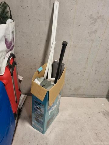 Diverse materialen in doos beschikbaar voor biedingen