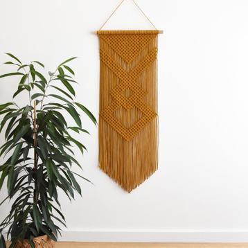 Macrame wandkleed 47 x 115 cm in goud geel 