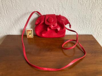 Rood retro fifties mini avondtasje met grote ronde drukknop  beschikbaar voor biedingen