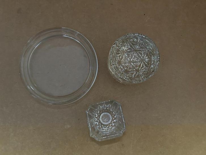 3 verschillende glazen schaaltjes, asbak, en ?, Antiek en Kunst, Antiek | Glas en Kristal, Ophalen