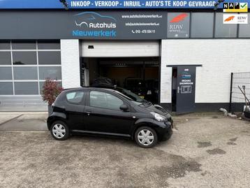 Toyota Aygo 1.0-12V Access- met Airco, NAP en een nieuwe APK beschikbaar voor biedingen