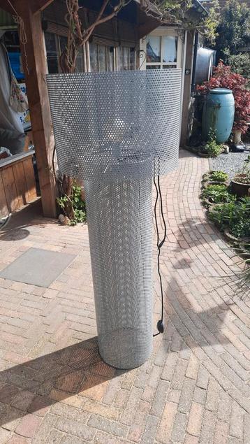 Zeldzame industriële vloerlamp jaar 1990 ,lees beschrijving beschikbaar voor biedingen