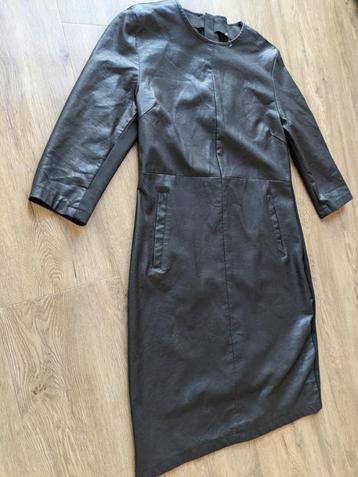 Black faux leather dress to impress size Large  beschikbaar voor biedingen