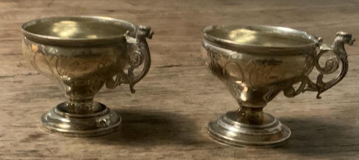 Twee leuke verzilverde eierdopjes eierdopje, leuk model, Antiek en Kunst, Antiek | Servies los, Ophalen