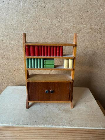 Lundby boekenkast - hxbxd 12x7.6x3cm - hout beschikbaar voor biedingen