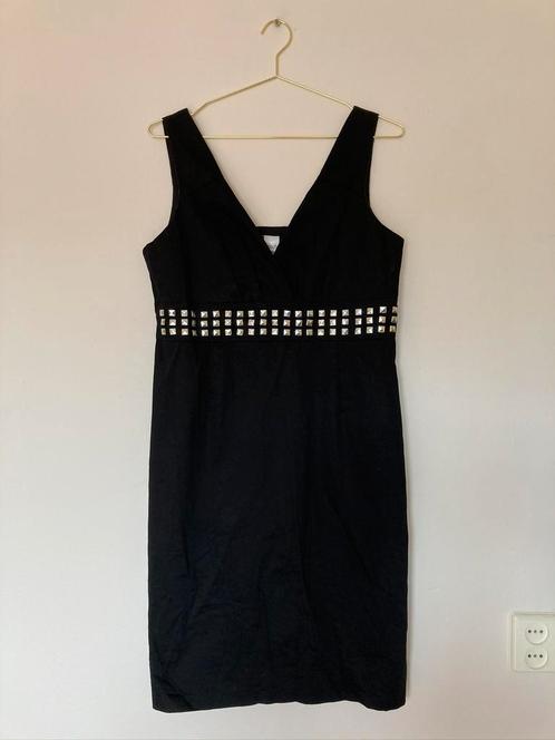 Image 36 S zwart jurkje met vierkante studs egf lbd feest, Kleding | Dames, Jurken, Zo goed als nieuw, Maat 36 (S), Zwart, Boven de knie