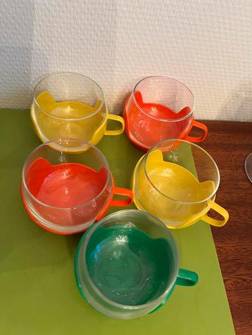 Vintage Theeglazen met Kunststof Houder (5 stuks) beschikbaar voor biedingen