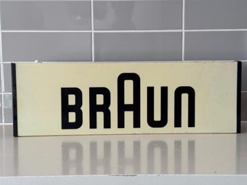 Braun lichtreclame beschikbaar voor biedingen
