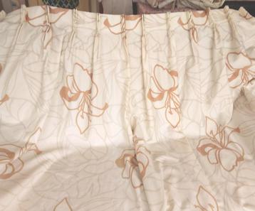 2 Creme gevoerde gordijnen van 252 cm hoog en elk 140 cm br beschikbaar voor biedingen