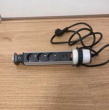 Inbouw Stopcontact met USB beschikbaar voor biedingen