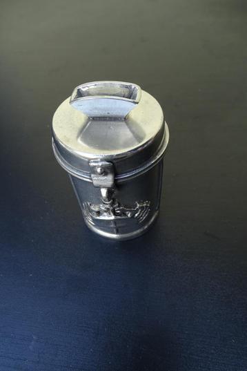 Tin collectebusje beschikbaar voor biedingen