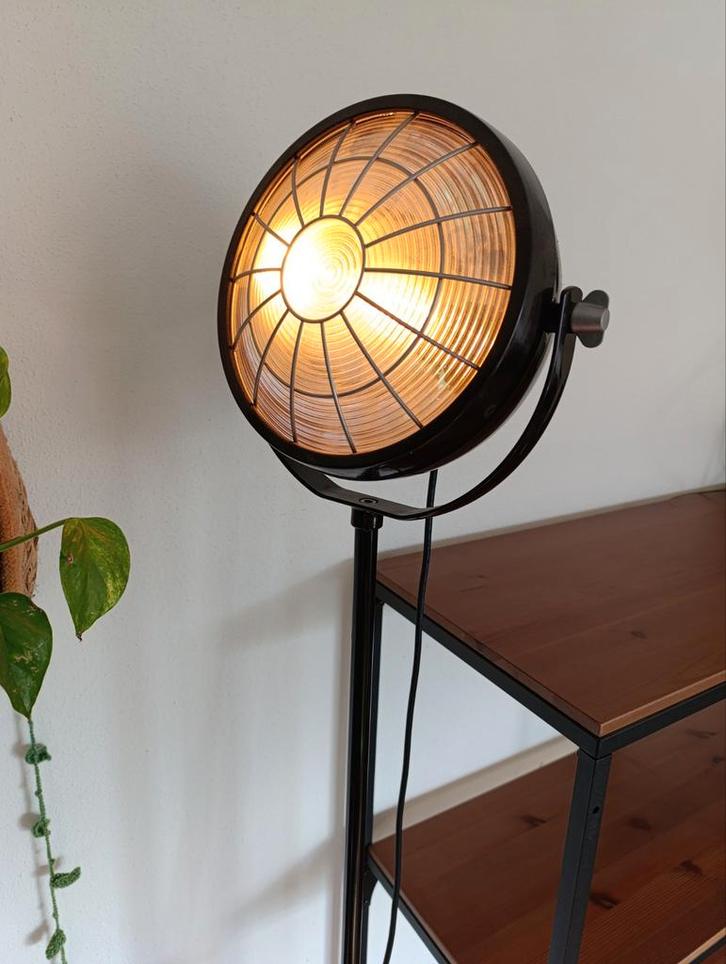 IKEA Svartnova Industriële Staande Lamp studiolamp, Huis en Inrichting, Lampen | Vloerlampen, Zo goed als nieuw, 150 tot 200 cm