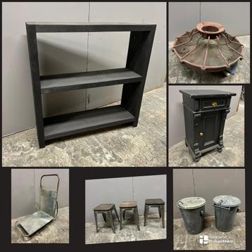 Antiek brocante kast wandtafel bureau bank enz beschikbaar voor biedingen