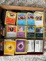 Grote verzameling bulk, energies en code cards Pokemon, Hobby en Vrije tijd, Verzamelkaartspellen | Pokémon, Ophalen, Zo goed als nieuw