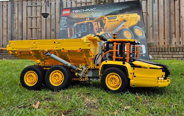 Lego 42114 Volvo Hauler met verlichtings set!, Hobby en Vrije tijd, Modelbouw | Radiografisch | Overige, Zo goed als nieuw, Ophalen of Verzenden