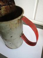 Zeer oude vintage olie kan in geleefde staat 25 cm hoogte, Antiek en Kunst, Antiek | Gereedschap en Instrumenten, Ophalen of Verzenden