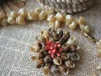 broche en ketting schelpen, Verzenden, Zo goed als nieuw, 4 tot 7 cm, Overige materialen